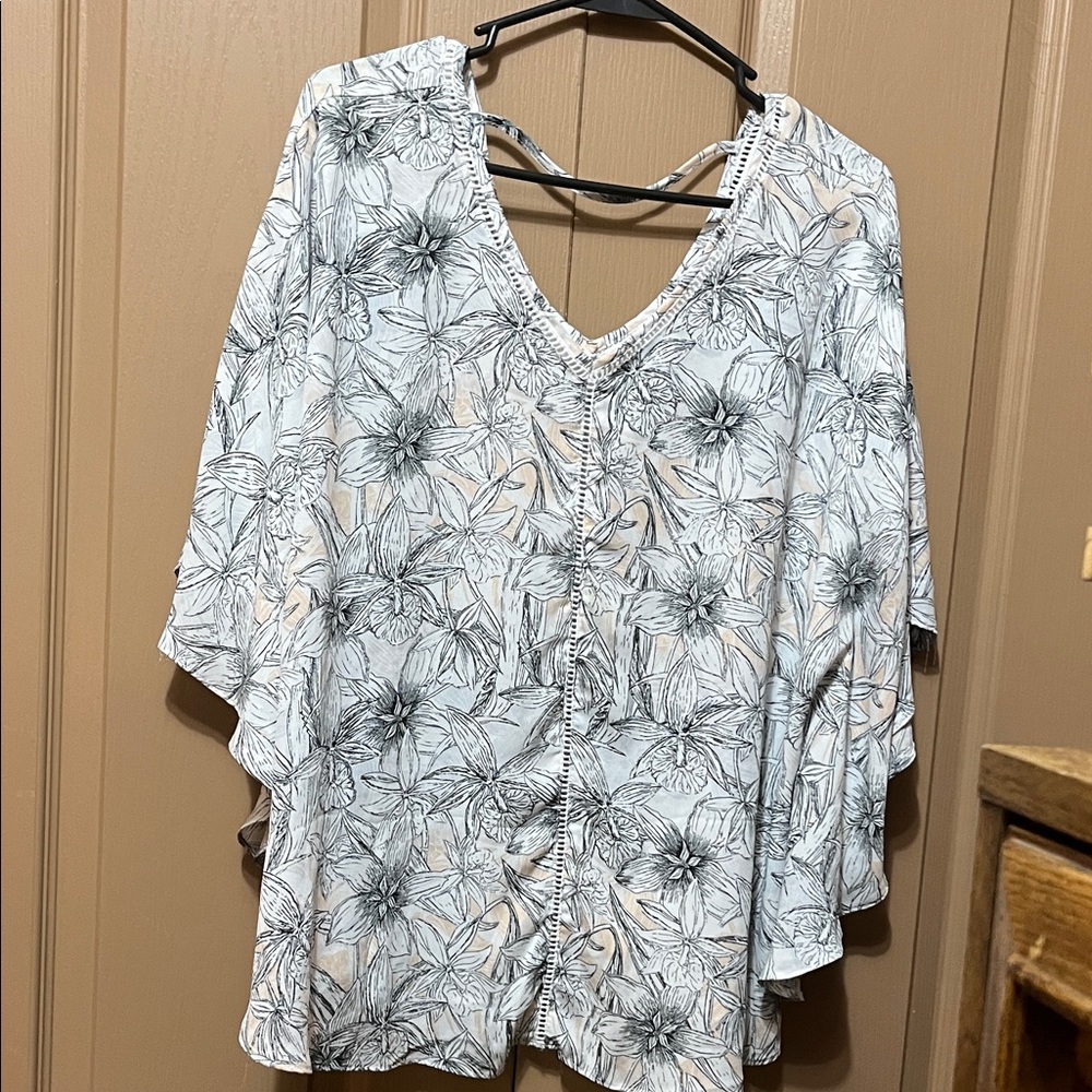 Floral Print Women's Top - Black and White